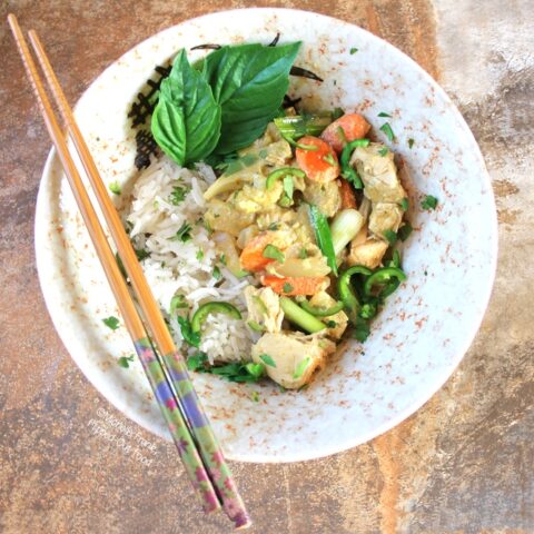 Thai Green Curry in ceramic bowl with chopsticks. #greencurry #curry #asianfood #thaifood #chickencurry @flippedoutfood