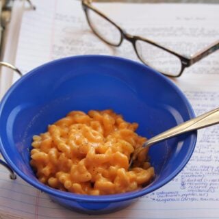 creamy microwave macaroni & cheese side view