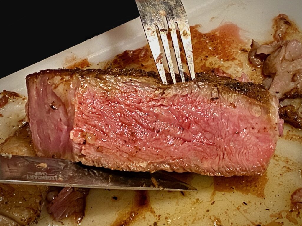 Filete Tomak How Grilled Tomahawk Steak - Perfectly cooked and juicy every time!